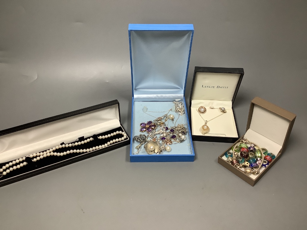 Mixed jewellery including silver necklace, brooch, rings etc.